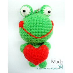 พวงกุญแจ กบถือหัวใจ