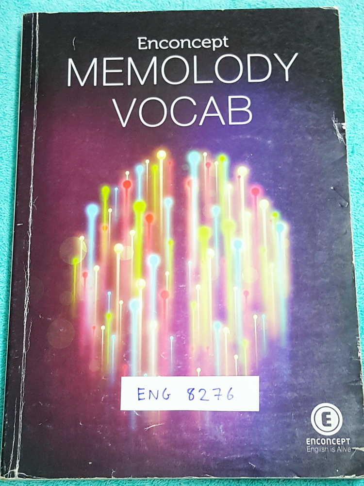 ►ครูพี่แนน Enconcept◄ ENG 8276 หนังสือกวดวิชา ครูพี่แนน คอร์ส Memolody Vocab หนังสือรวมเนื้อเพลงของครูพี่แนน Enconcept ในหนังสือมีเขียนบางหน้า ซึ่งแบ่งออกเป็นหมวดดังนี้ 1.Inspiration Song 10 เพลง 2.Conversation Songs 12 เพลง 3.Phrasal Verb Songs 8 เพลง 4.