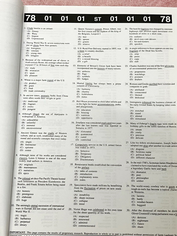 ►หนังสืออ.สงวน◄ ตำราเรียนอ.สงวน วงศ์สุชาต Vocabulary มีโจทย์ทั้งเล่ม เป็นคลังโจทย์ มีโจทย์เยอะมากประมาณเกือบ 2,000 ข้อ มีเฉลยพิมพ์ไว้ด้านล่างทุกหน้า มีเขียนด้วยดินสอเล็กน้อย ด้านหลังมีคำศัพท์ที่ควรท่องจำอีก 519 คำหนังสือเล่มหนาใหญ่มาก ขนาดเทียบเท่าหนังสือ
