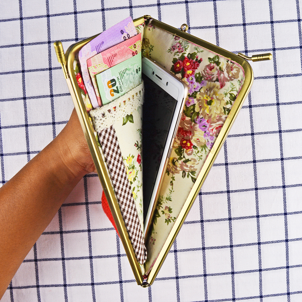 แพทเทิร์นกระเป๋าปิ๊กแป๊กใส่โทรศัพท์มือถือ มินนี่เม้าส์