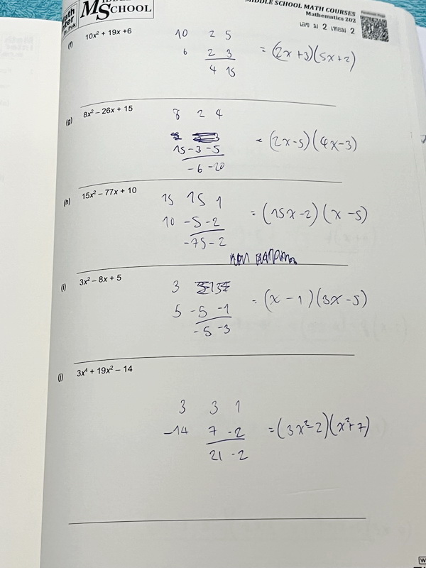 ►Dr.Pok◄ หนังสือเรียนพิเศษ Math Inter ดร.ป๊อป ม.2 เทอม 2 วิชาคณิตศาสตร์ มีสรุปสูตรเนื้อหาสำคัญ และโจทย์แบบฝึกหัด เนื้อหาและเทคนิคลัดตีพิมพ์สมบูรณ์ เนื้อหาและโจทย์มี 2 ภาษาคือภาษาไทยและภาษาอังกฤษ ในหนังสือมีจดบางหน้า จดละเอียด หนังสือเล่มหนาใหญ่