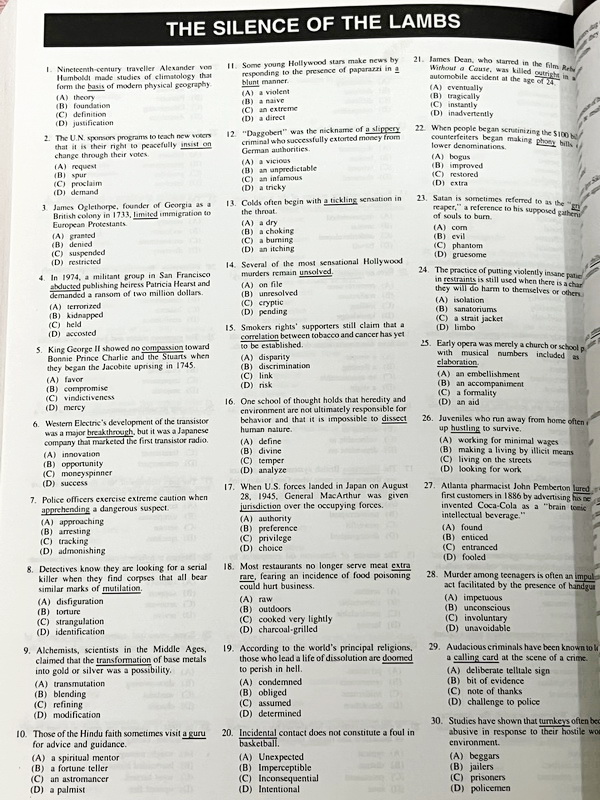 ►หนังสืออ.สงวน◄ ตำราเรียนอ.สงวน วงศ์สุชาต Vocabulary มีโจทย์ทั้งเล่ม เป็นคลังโจทย์ มีโจทย์เยอะมากประมาณเกือบ 2,000 ข้อ มีเฉลยพิมพ์ไว้ด้านล่างทุกหน้า มีเขียนด้วยดินสอเล็กน้อย ด้านหลังมีคำศัพท์ที่ควรท่องจำอีก 519 คำหนังสือเล่มหนาใหญ่มาก ขนาดเทียบเท่าหนังสือ