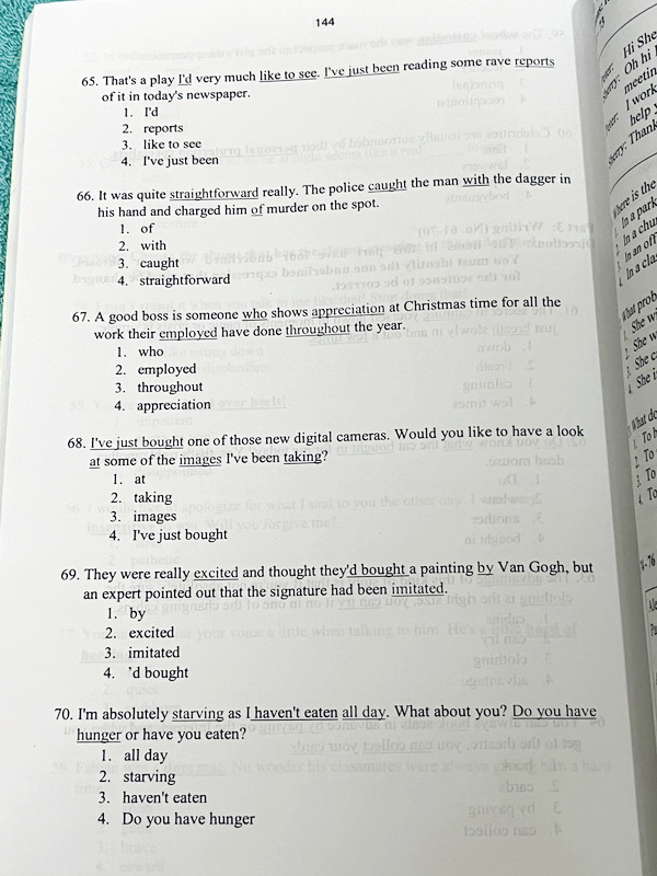 ►หนังสือเพชรยอดมงกุฎประถม◄ หนังสือสอบเพชรยอดมงกุฎ ระดับชั้นประถม 1-6 รวมข้อสอบวิชาภาษาอังกฤษเพชรยอดมงกุฎ ครั้งที่ 3-7 ปีพ.ศ. 2551-2555 พร้อมเฉลยครบทุกข้อ ในหนังสือมีเขียนเล็กน้อย เนื้อหาในหนังสือตีพิมพ์สมบูรณ์ทั้งเล่ม