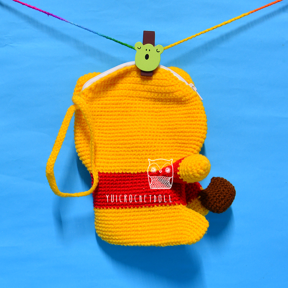 กระเป๋าไหมพรม สายคล้องมือ หมีพูห์