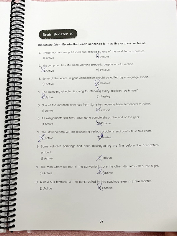 ►Teacher Nan◄ หนังสือกวดวิชา Advanced English 1-2 ชั้นประถมปลาย สอบเข้า ม.1 สรุปเนื้อหาอ่านง่าย อาจารย์แบ่งออกเป็น Rule ละเอียดยิบย่อย ซอยย่อยแบ่งออกเป็นบทๆ มีทั้งหมด 60 Rule เนื้อหาตีพิมม์สมบูรณ์ทั้งหมด เนื้อหายากลึกถึงสอบเข้า ม.1 โรงเรียนดัง มีโจทย์ประจ