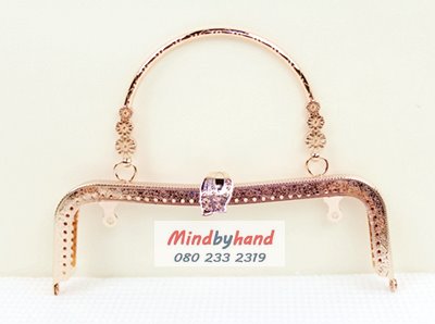 ปากกระเป๋าปิกแป๊ก สีทอง ขนาด 7.5 นิ้ว นิดๆ มีที่จับ