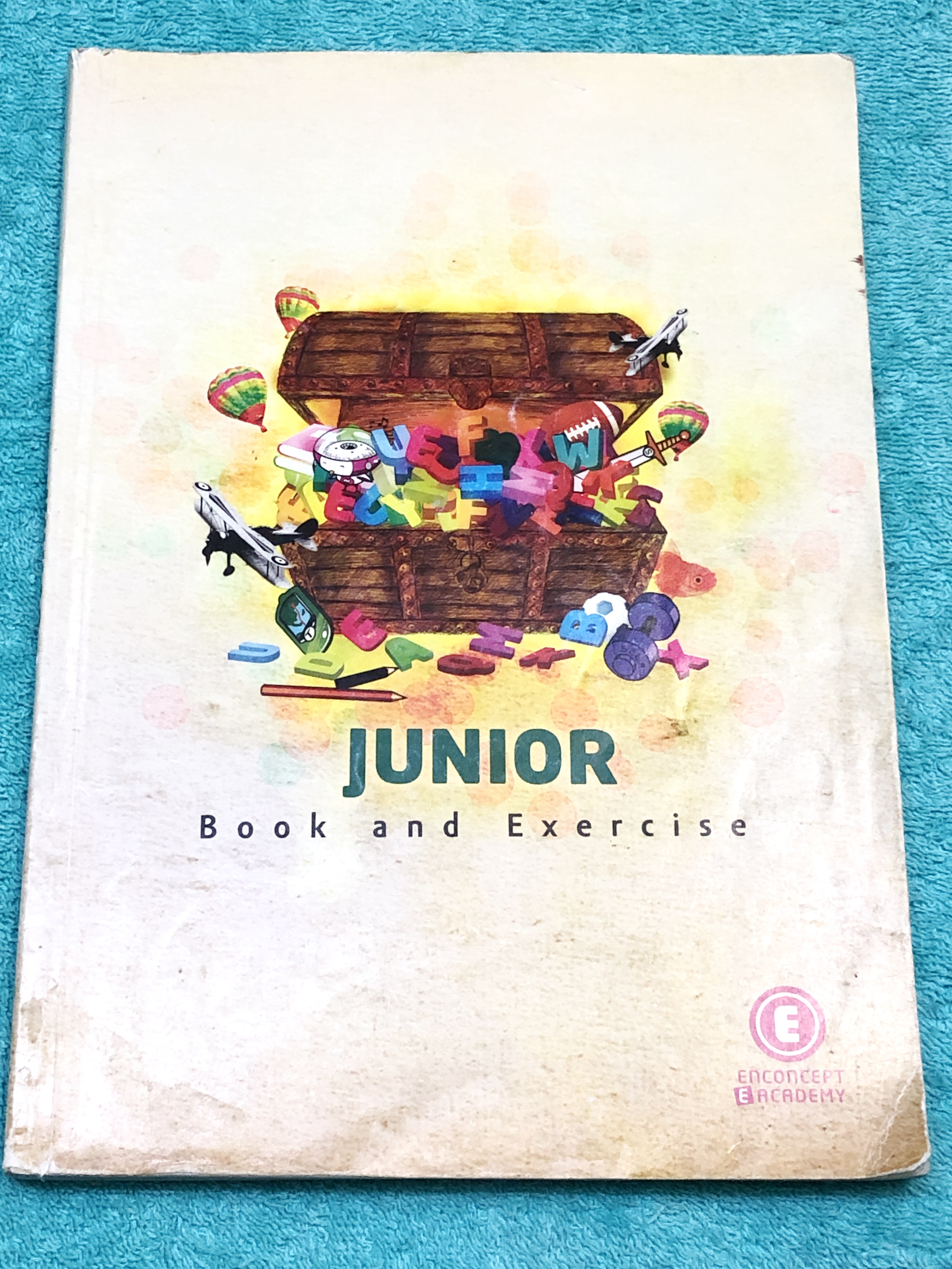 ►ครูพี่แนน Enconcept◄ หนังสือกวดวิชาภาษาอังกฤษ ม.ต้น Junior Book and Exercises ในหนังสืออัดแน่นไปด้วยคลังคำศัพท์และแบบฝึกหัดตั้งแต่ระดับ Basic พื้นฐานจนถึงระดับท้าทายความสามารถสุดๆ พร้อมแนวข้อสอบรงเรียนดังและข้อสอบ O-NET มีสรุปแกรมม่าวิชาภาษาอังกฤษระดับชั
