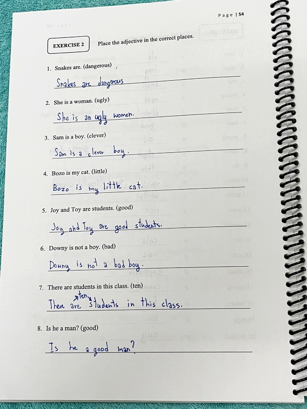 ►ครูพี่ฟร้องซ์◄ หนังสือเรียนพิเศษ English ป.5 เล่ม 1 มีสรุปแกรมม่ากระชับง่ายๆ มีโจทย์ประจำบท จดครบเกือบทั้งเล่ม จดละเอียด ด้านหลังมีตาราง Vocab ให้ท่องจำสำหรับเด็ก ป.5 หนังสือใส่ปกสันเกลียว เปิดอ่านง่าย