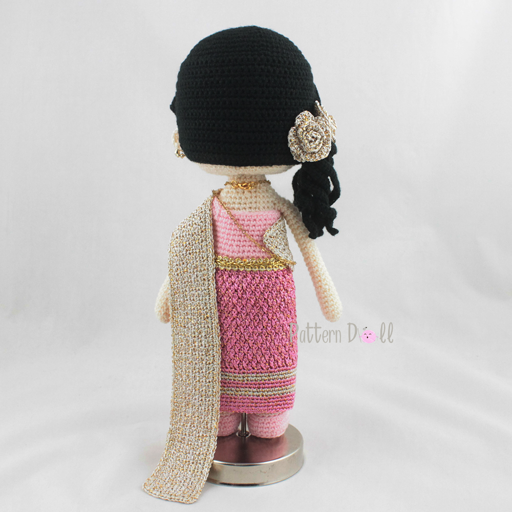 E-book ส่งทาง e-mail แพทเทิร์นตุ๊กตาถักโครเชต์คู่แต่งงานชุดไทย ๑