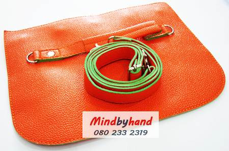 ฝากระเป๋าหนังเทียม พร้อมสาย