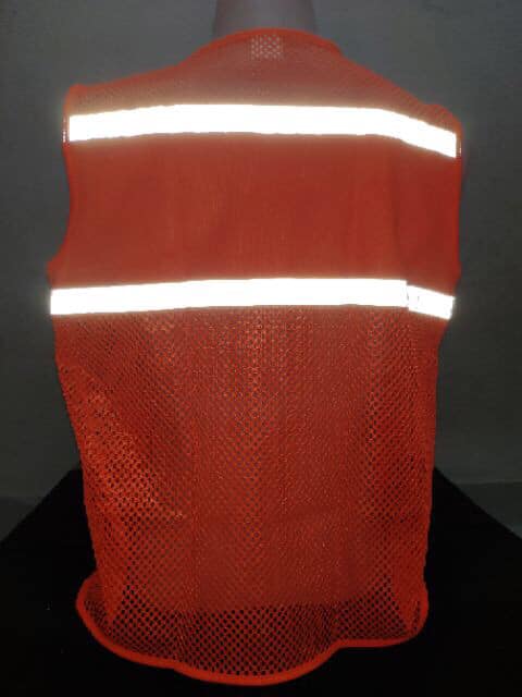 เสื้อกั๊กสะท้อนแสง ตาข่ายใหญ่ 2 กระเป๋า รุ่นใหม่ - อก 45 นิ้ว ยาว 25.5 นิ้ว -ซิปรูดยาวใส่สดวก น้ำหนักเบาใส่สบาย -มีกระเป๋า 2 ข้าง -มีแถบสะท้อนแสง