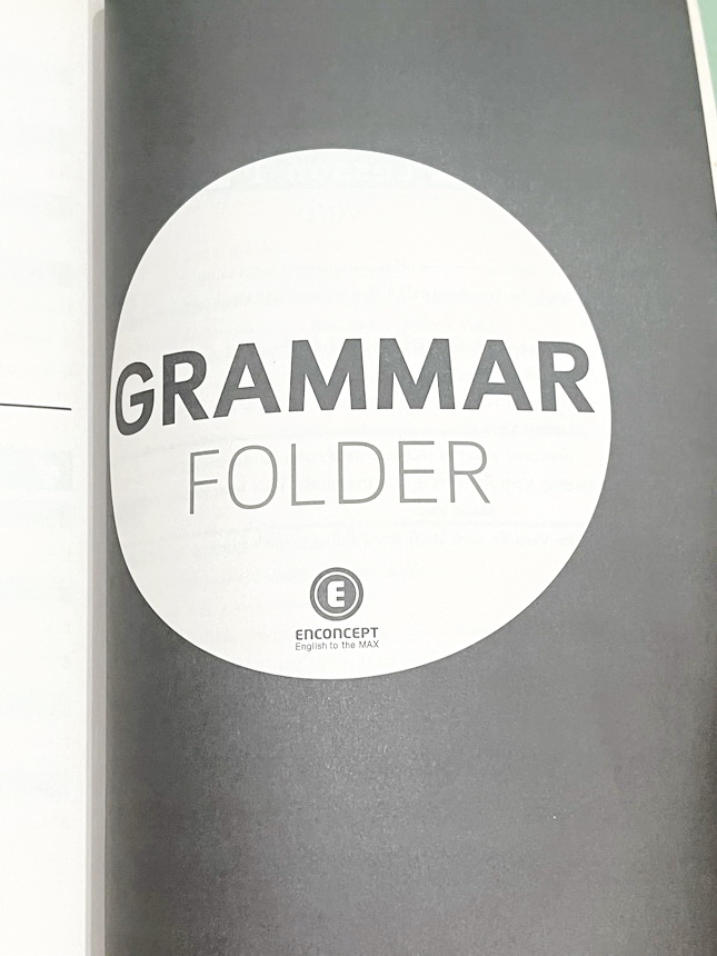 ►ครูพี่แนน Enconcept◄ ครบเซ็ท 6 เล่ม หนังสือกวดวิชาภาษาอังกฤษ Grammar ระดับชั้น ม.ต้น ในเซ็ทมีหนังสือเรียน 3 เล่ม + หนังสือตะลุยโจทย์ 3 เล่ม ในหนังสือเรียนทุกเล่มมี Tips & Tricks เทคนิคลัดในการดูหลักแกรมม่าเยอะมาก มีกฎเหล็ก ข้อห้ามที่ต้องจำ รวมทั้งจุดที่ช