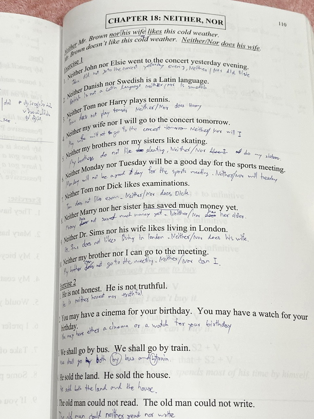 ►Fast English◄ หนังสือกวดวิชา Fast English เล่ม Grammar สรุปแกรมม่าแบบเรียนเร็ว รู้เร็ว จำง่าย มีทั้งหมด 30 บท มีสรุปสูตรแกรมม่าแบบย่นย่อบรรทัดเดียวแต่มีความละเอียดมาก ทำให้อ่านง่าย เข้าใจง่าย มีตัวอย่างประกอบทุกสูตร มีโจทย์ประจำบท จดครบเกือบทั้งเล่ม จดละ