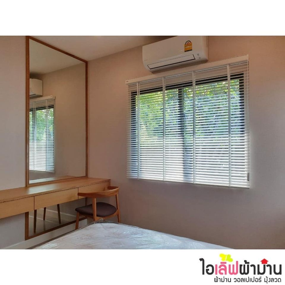 [H482] เศรษฐสิริ พัฒนาการ มู่ลี่ไม้ สีขาว ขนาดใบ 35 มิล ใช้ตกแต่งในห้องนอน ความสวยที่เรียบง่าย