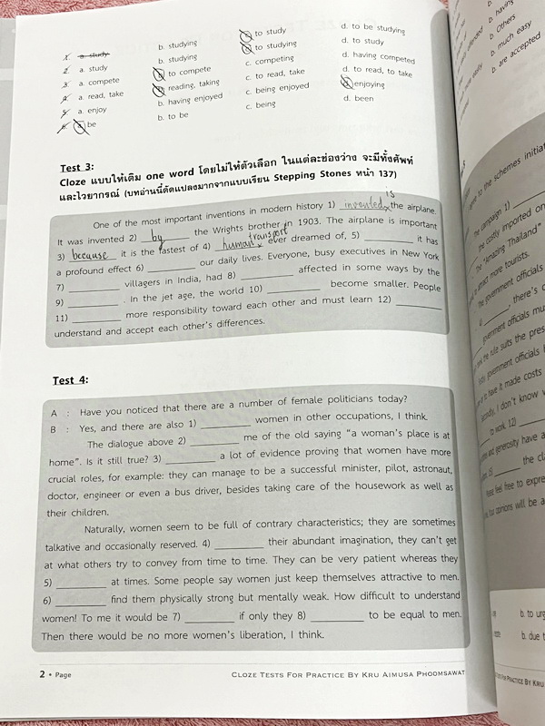 ►เตรียมอุดม◄ อ.เอมอุษา (อดีตครูโรงเรียนเตรียมอุดมศึกษา) หนังสือเรียนวิชาภาษาอังกฤษ Cloze Tests for Practise เล่ม Revised Edition ในหนังสือมีคำแนะนำในการทำ Cloze Test ของอาจารย์ มีโจทย์ข้อสอบทั้งหมด 100 ชุด ในหนังสือมีเขียน 2 หน้า สภาพหนังสือแทบใหม่เอี่ยม