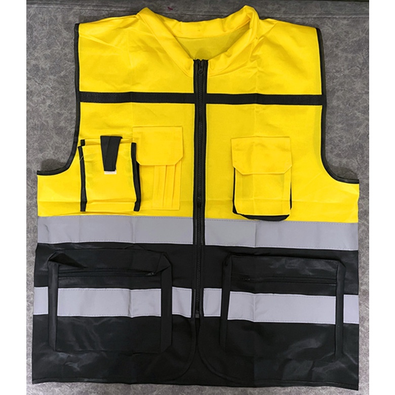 สะท้อนกั๊กสะท้อนแสง ขนาดฟรีไซส์รอบอกประมาณ 46 นิ้วเสื้อผ้ายาว 26.5 นิ้ว มีสีเขียวอ่อน-ดำ,สีส้ม-ดำ,เขียวตองอ่อน-ดำ,สีเขียว-ส้ม,สีเหลือง-ดำ,สีน้ำเงิน-ดำ