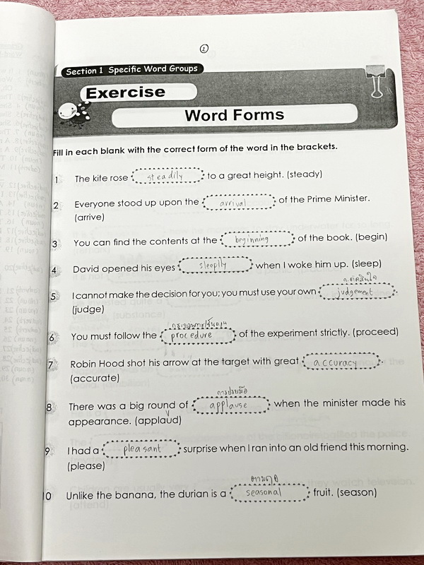 ►ครูถ้วย◄ หนังสือภาษาอังกฤษ อ.ถ้วย ชั้น ม.4-ม.5 มีสรุป Grammar สั้นๆกระชับ ส่วนใหญ่เป็นโจทย์ทั้งหมด โจทยเข้มข้น มีจดเฉลยบางข้อ ข้อที่ไม่ได้จด ไม่มีเฉลย