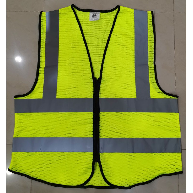 เสื้อกั๊กสะท้อนแสง มีรูตาข่ายเพื่อให้สวมใส่สบายและระบายอากาศได้ดี มี 2 สี คือ สีส้ม และสีเขียว แบบไม่มีกระเป๋า