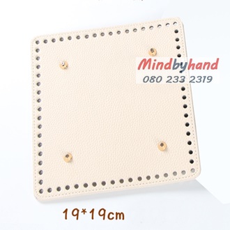แผ่นหนังรองก้นกระเป๋าสำเร็จรูป ทรงสี่เหลี่ยม ขนาด 19x19 cm.