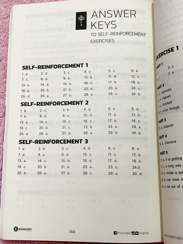 ►ครูพี่แนน Enconcept◄ Junior Vocab มีสรุปวิธีการดูคำศัพท์ การสังเกตการเดาความหมายคำศัพท์จากบริบท มีลักษณะรูปแบบข้อสอบที่ชอบออกเป็นประจำ มี Quick Tips ที่น่าสนใจ มีโจทย์ข้อสอบความยากง่ายหลายระดับตั้งแต่ Basic จนถึง Real Exam ด้านหลังมี Answer Key เฉลยครบทุ