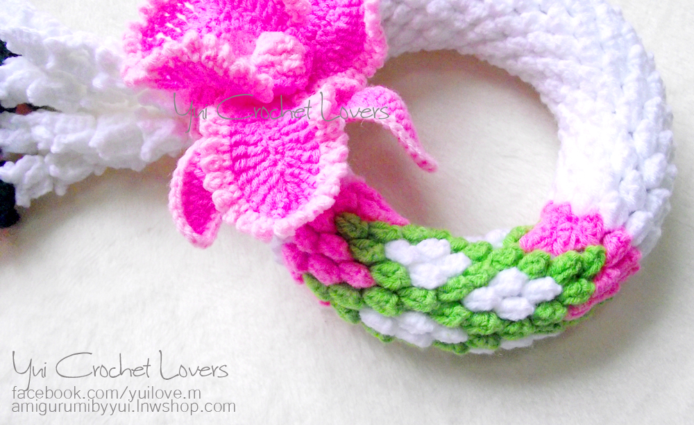 พวงมาลัยดอกแคทรียาไหมพรม SIZE L แบบที่ 1