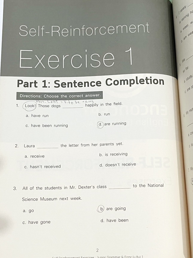 ►ครูพี่แนน Enconcept◄ ครบเซ็ท 6 เล่ม หนังสือกวดวิชาภาษาอังกฤษ Grammar ระดับชั้น ม.ต้น ในเซ็ทมีหนังสือเรียน 3 เล่ม + หนังสือตะลุยโจทย์ 3 เล่ม ในหนังสือเรียนทุกเล่มมี Tips & Tricks เทคนิคลัดในการดูหลักแกรมม่าเยอะมาก มีกฎเหล็ก ข้อห้ามที่ต้องจำ รวมทั้งจุดที่ช