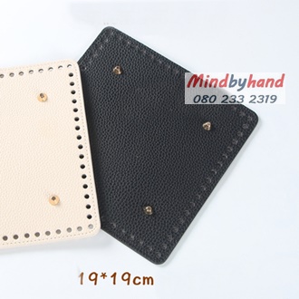 แผ่นหนังรองก้นกระเป๋าสำเร็จรูป ทรงสี่เหลี่ยม ขนาด 19x19 cm.