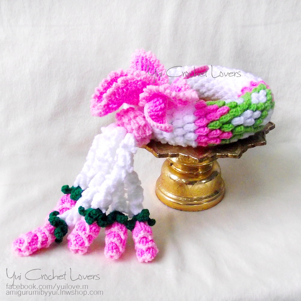 พวงมาลัยดอกแคทรียาไหมพรม SIZE L แบบที่ 1