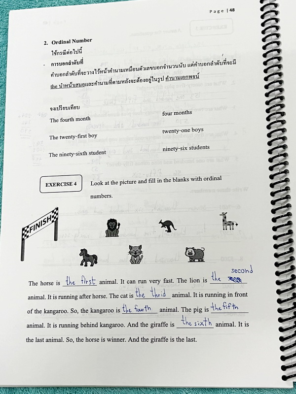 ►ครูพี่ฟร้องซ์◄ หนังสือเรียนพิเศษ English ป.5 เล่ม 1 มีสรุปแกรมม่ากระชับง่ายๆ มีโจทย์ประจำบท จดครบเกือบทั้งเล่ม จดละเอียด ด้านหลังมีตาราง Vocab ให้ท่องจำสำหรับเด็ก ป.5 หนังสือใส่ปกสันเกลียว เปิดอ่านง่าย