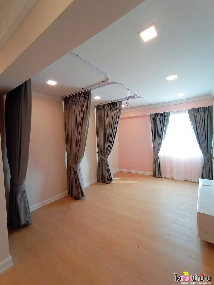 [O20] SKD Clinic บริษัท ไทยมี จำกัด ตรงข้ามซาฟารีเวิลด์ ม่านจีบแบบปล่อยลอน และWallpaper