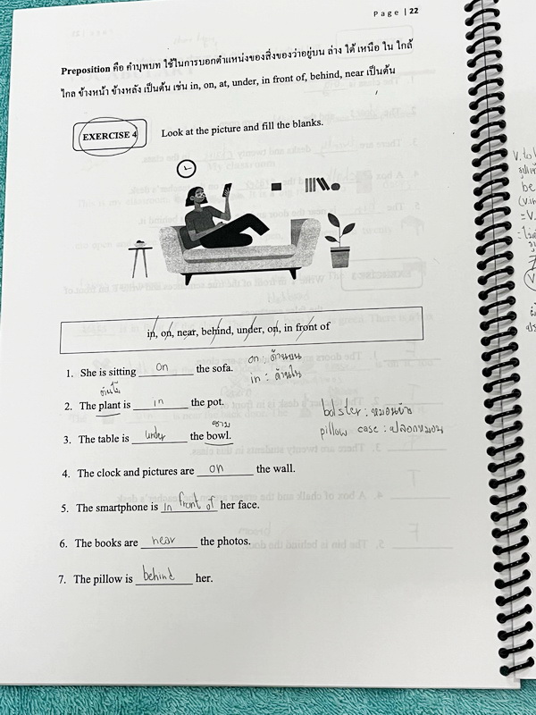 ►ครูพี่ฟร้องซ์◄ หนังสือเรียนพิเศษ English ป.5 เล่ม 1 มีสรุปแกรมม่ากระชับง่ายๆ มีโจทย์ประจำบท จดครบเกือบทั้งเล่ม จดละเอียด ด้านหลังมีตาราง Vocab ให้ท่องจำสำหรับเด็ก ป.5 หนังสือใส่ปกสันเกลียว เปิดอ่านง่าย