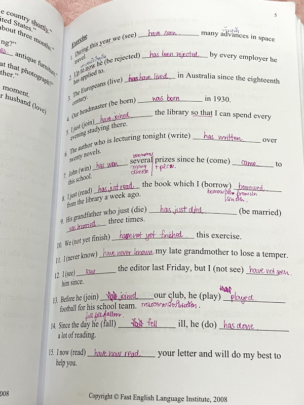 ►Fast English◄ หนังสือกวดวิชา Fast English เล่ม Grammar สรุปแกรมม่าแบบเรียนเร็ว รู้เร็ว จำง่าย มีทั้งหมด 30 บท มีสรุปสูตรแกรมม่าแบบย่นย่อบรรทัดเดียวแต่มีความละเอียดมาก ทำให้อ่านง่าย เข้าใจง่าย มีตัวอย่างประกอบทุกสูตร มีโจทย์ประจำบท จดครบเกือบทั้งเล่ม จดละ