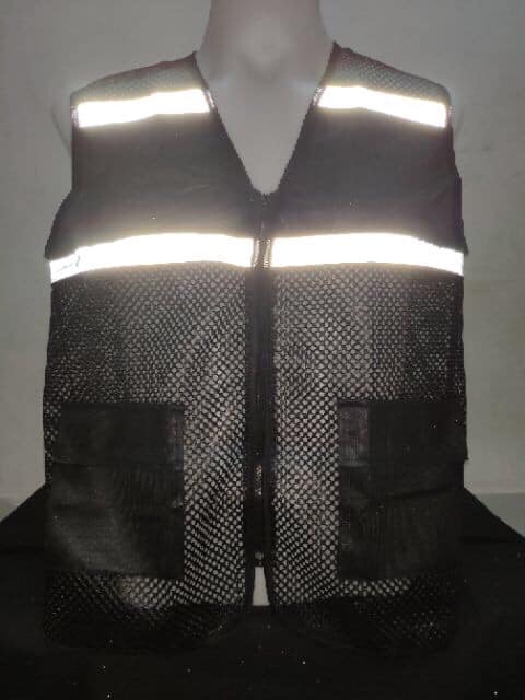 เสื้อกั๊กสะท้อนแสง ตาข่ายใหญ่ 2 กระเป๋า รุ่นใหม่ - อก 45 นิ้ว ยาว 25.5 นิ้ว -ซิปรูดยาวใส่สดวก น้ำหนักเบาใส่สบาย -มีกระเป๋า 2 ข้าง -มีแถบสะท้อนแสง