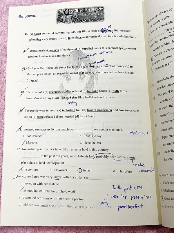 ►ครูพี่แน้ต◄ หนังสือกวดวิชาภาษาอังกฤษครู P’NAT ติวอังกฤษพิชิตทุกข้อสอบ (ปกเด็กฟังเพลง) ในหนังสือเป็นตะลุยโจทย์ทั้งเล่ม จดเฉลยครบเกือบทั้งเล่ม มีโจทย์บางข้อเว้นว่างไปบ้าง ไม่ได้จดและไม่มีเฉลย