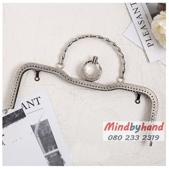 ปากกระเป๋าปิกแป๊ก แบบหูจับ ที่เปิดเพชร สีเงิน ขนาด 10.5 นิ้ว