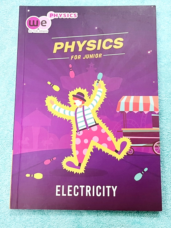►ฟิสิกส์ม.ต้น◄ หนังสือเรียนพิเศษ We Brain ระดับชั้นม.ต้น 5 เล่ม มีสรุปเนื้อหา สูตรสำคัญรวมถึง Tips เทคนิคลัดของอาจารย์ มีโจทย์ทบทวนประจำบท และเฉลย Assignment อย่างละเอียด มีแสดงวิธีทำอย่างละเอียด จดบางหน้า จดละเอียด หนังสือพิมพ์สีสวยงามบางหน้า