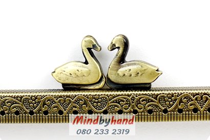 ปากกระเป๋าปิกแป๊ก สีรมควัน ขนาด 8 นิ้ว แบบถือ ที่บิดรูปเป็ด