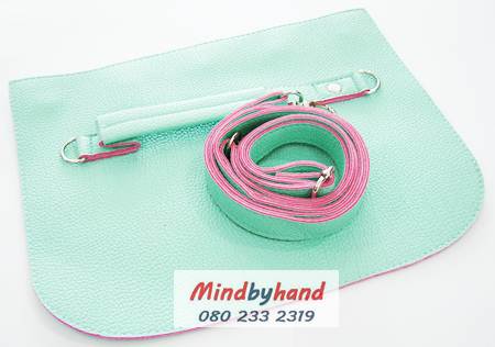 ฝากระเป๋าหนังเทียม พร้อมสาย