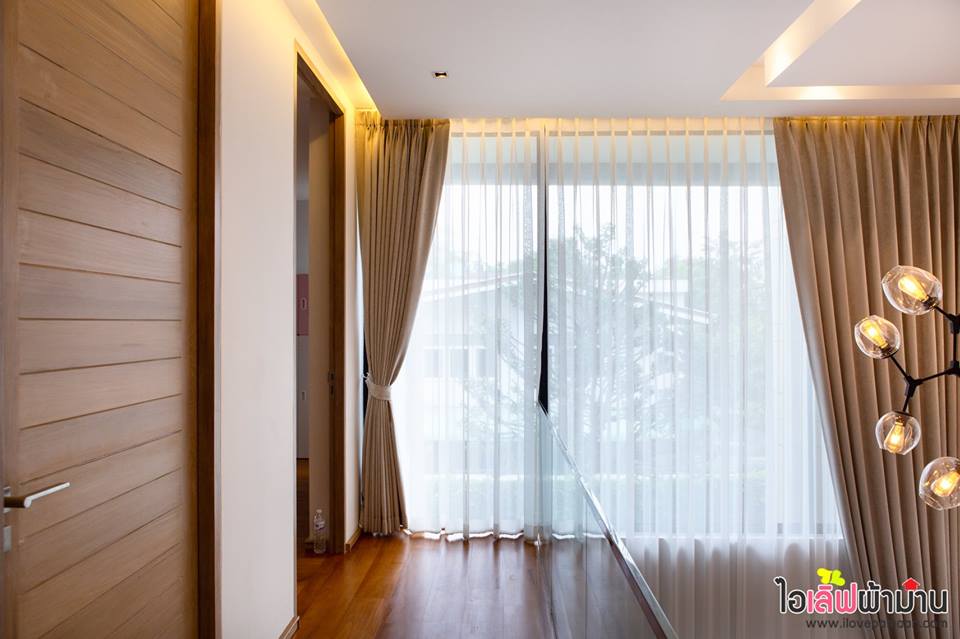 ประชาชื่น ม่านจีบ ม่านตาไก่ ม่านพับ มู่ลี่ไม้ ผสมมผสานอย่างมีสไตล์