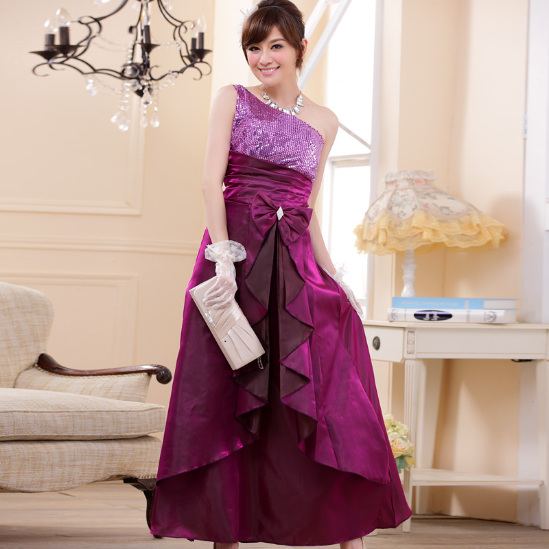 ★พร้อมส่ง★ ชุดราตรีไหล่เฉียง สีแดงอมม่วง (XL อก 35-40) 9202