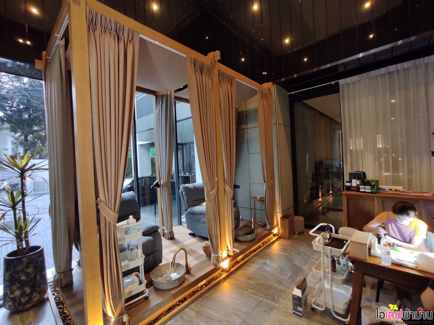 [O24] ผลงานติดตั้งม่านจีบผ้าทึบ แบบ 2 จีบ หน้างาน The Reserve (ร้านทำเล็บ) พหลฯ-ประดิพัทธ์ 🏡🥰