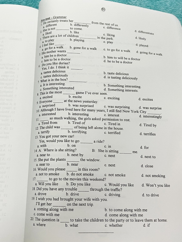 ►อ.ถ้วย◄ หนังสือเรียนภาษาอังกฤษครูถ้วย คอร์ส ม.3 สอบเข้าเตรียมอุดม + ชีทเฉลย + ชีทสรุปแกรมม่า ในหนังสือมีโจทย์เยอะมาก มีจดบางหน้า มีชีทเฉลยใช้คู่กับหนังสือให้ต่างหาก และมีชีทตัวอย่างการสรุป Grammar ย่อๆให้พอเข้าใจแบบภาพรวม ควรจำเอาไว้ให้ได้ อาจารย์แบ่งสรุ