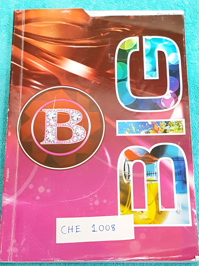 ►อ.บิ๊ก◄ CHE 1008 เคมี ม.ปลาย โครงสร้างอะตอม แนวโน้มตารางธาตุ พันธะเคมี จดครบเกือบทั้งเล่ม มีแบบฝึกหัดหลายแบบทั้งอัตนัยแสดงวิธีทำ และปรนัยตัวเลือก จดละเอียด ลายมือจดใช้ได้ จดเรียบร้อย ด้านหลังมีเฉลยแบบฝึกหัดปรนัยของอาจารย์ครบทุกข้อ เล่มหนาใหญ่