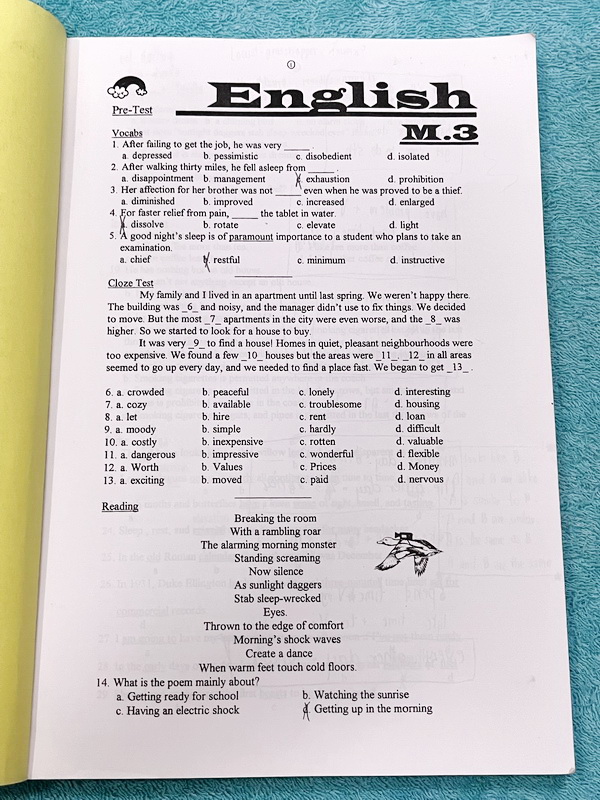 ►อ.ถ้วย◄ หนังสือเรียนภาษาอังกฤษครูถ้วย คอร์ส ม.3 สอบเข้าเตรียมอุดม + ชีทเฉลย + ชีทสรุปแกรมม่า ในหนังสือมีโจทย์เยอะมาก มีจดบางหน้า มีชีทเฉลยใช้คู่กับหนังสือให้ต่างหาก และมีชีทตัวอย่างการสรุป Grammar ย่อๆให้พอเข้าใจแบบภาพรวม ควรจำเอาไว้ให้ได้ อาจารย์แบ่งสรุ