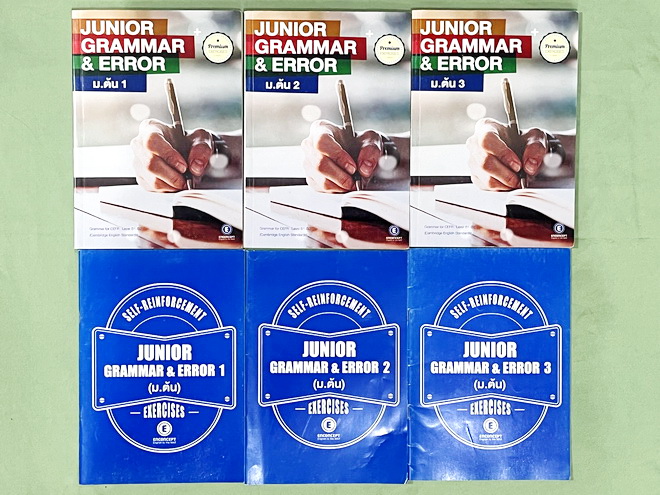 ►ครูพี่แนน Enconcept◄ ครบเซ็ท 6 เล่ม หนังสือกวดวิชาภาษาอังกฤษ Grammar ระดับชั้น ม.ต้น ในเซ็ทมีหนังสือเรียน 3 เล่ม + หนังสือตะลุยโจทย์ 3 เล่ม ในหนังสือเรียนทุกเล่มมี Tips & Tricks เทคนิคลัดในการดูหลักแกรมม่าเยอะมาก มีกฎเหล็ก ข้อห้ามที่ต้องจำ รวมทั้งจุดที่ช