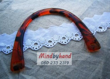 หูกระเป๋าพลาสติก ลายหินลาย สีน้ำตาล