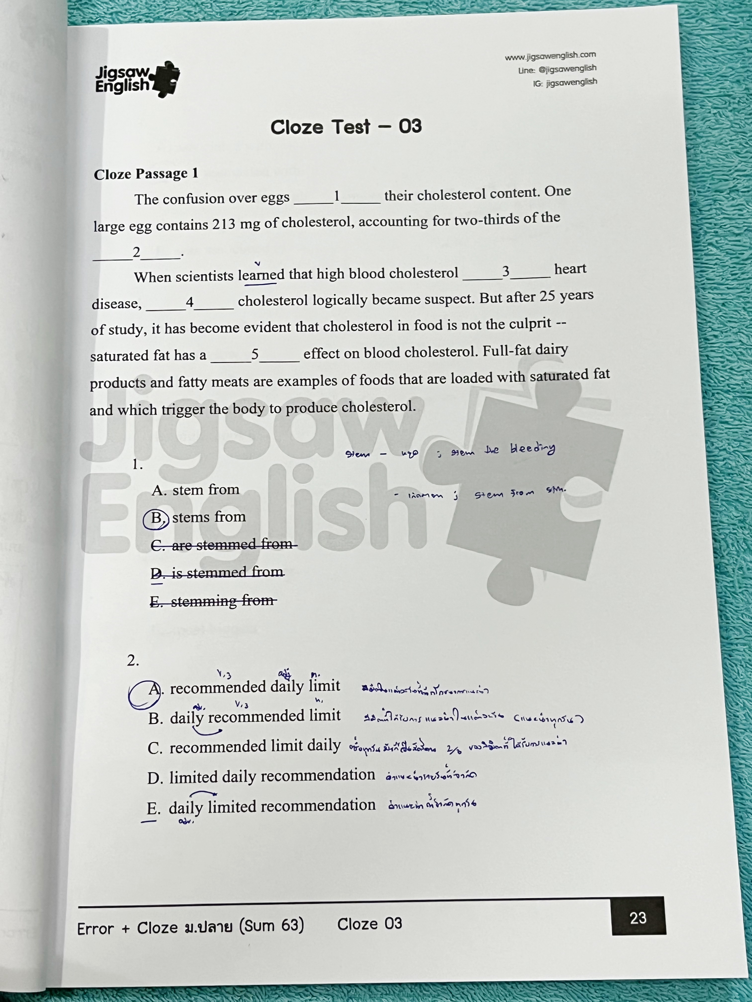 ►Jigsaw◄ หนังสือกวดวิชาครูจิ๊กซอว์ Error + Cloze ม.ปลาย เน้นฝึกทำโจทย์ด้าน Error Identification และ Cloze Test โดยเฉพาะ จดครบเกือบทั้งเล่ม จดละเอียด มีจดความหมายและวิธีการใช้ศํพท์ รวมทั้งสูตรลัดในการจำหลักไวยากรณ์แกรมม่า หนังสือเล่มหนาใหญ่