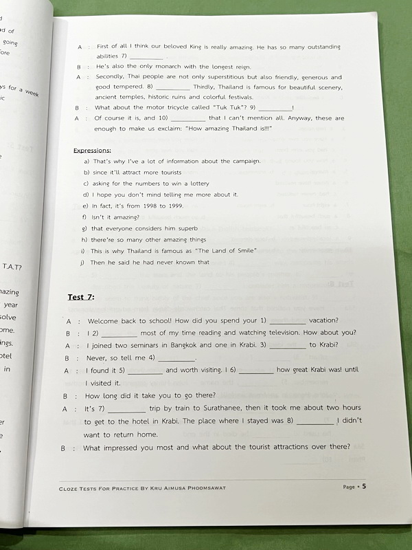 ►เตรียมอุดม◄ อ.เอมอุษา (อดีตครูโรงเรียนเตรียมอุดมศึกษา) หนังสือเรียนวิชาภาษาอังกฤษ Cloze Tests for Practise เล่ม Revised Edition ในหนังสือมีคำแนะนำในการทำ Cloze Test ของอาจารย์ มีโจทย์ข้อสอบทั้งหมด 71 ชุด ในหนังสือมีเขียนเล็กน้อย ด้านหลังมีเฉลยของอาจารย์ค