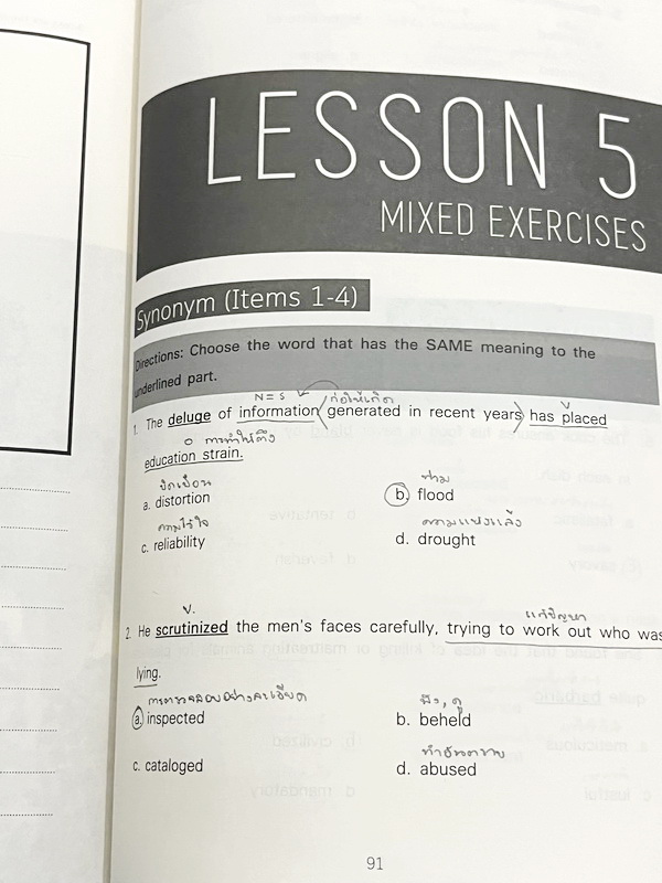 ►ครูพี่แนน Enconcept◄ หนังสือเรียนพิเศษปรับพื้นฐาน Vocab & Reading ม.ปลาย + หนังสือเล่มตะลุยโจทย์ มีเทคนิคลัดในการดูจับ Vocab และวิธีการอ่าน Reading แบบรวดเร็ว มี Tips & Tricks เทคนิคในการทำข้อสอบเยอะมาก จดครบเกือบทั้งเล่ม จดด้วยดินสอ ด้านหลังมีเฉลย Answe
