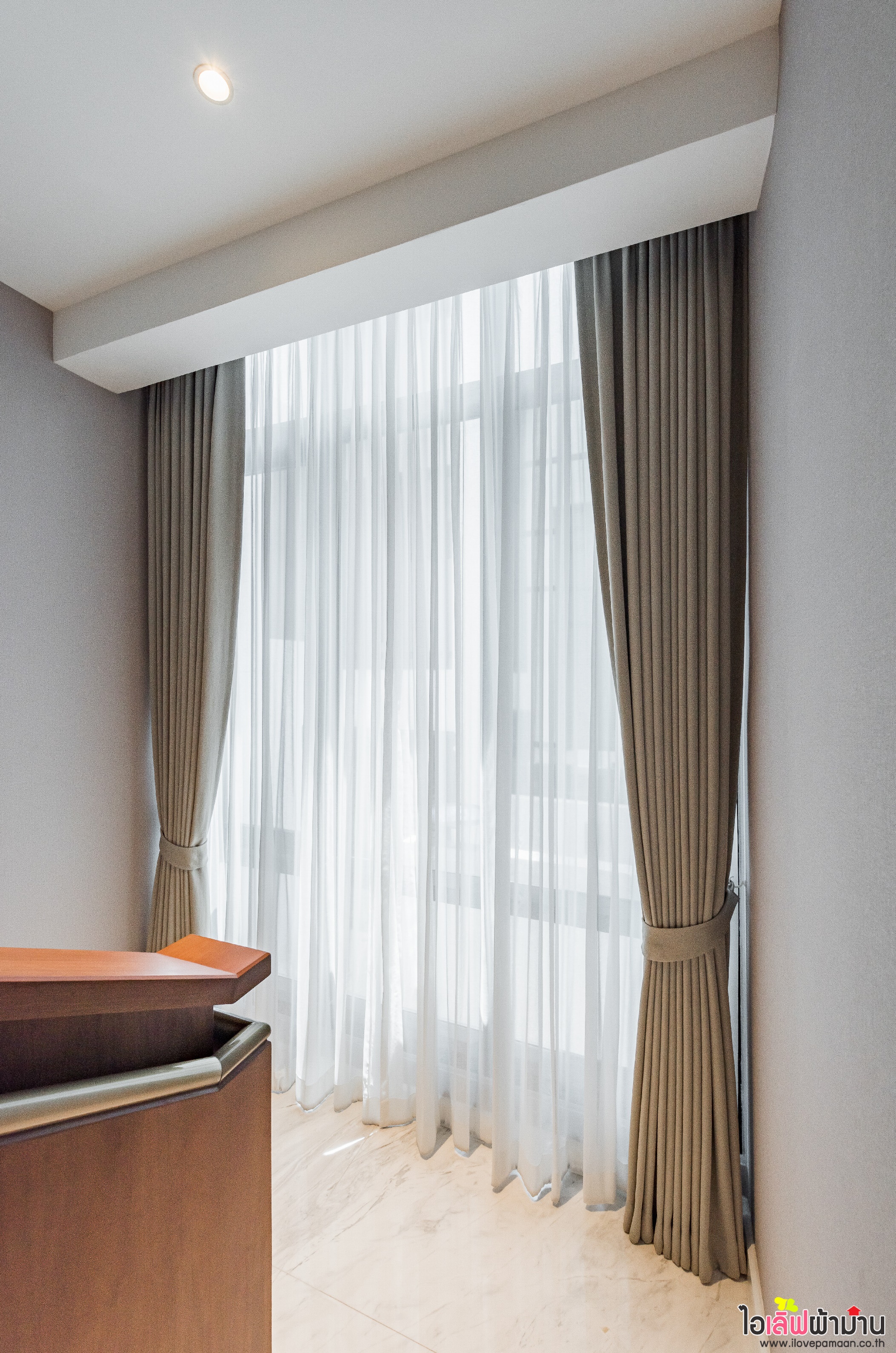 [H506] ผ้าม่าน รางมอเตอร์ไฟฟ้า และมู่ลี่ไม้ บ้านสุดหรู 🏠🏡หน้างานหมู่บ้าน Park Avenue โครงการบ้านเดี่ยวระดับ Luxury